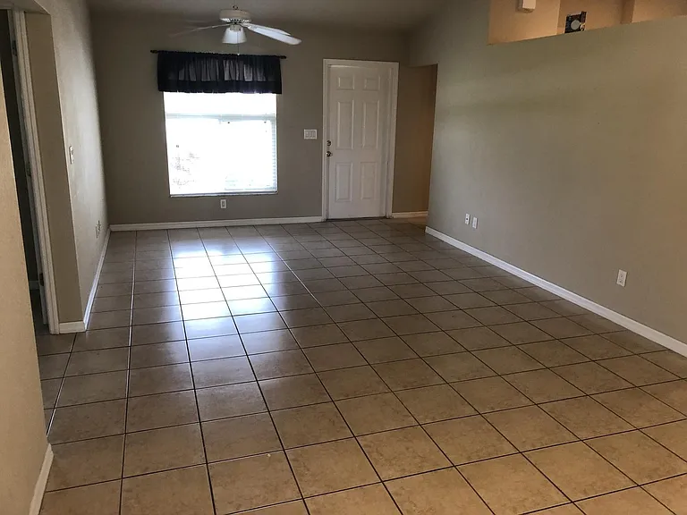 4537 SW 10th Ave — Photo 7