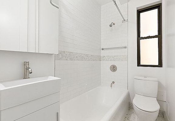 4th image of 225 W 23rd St APT 5J