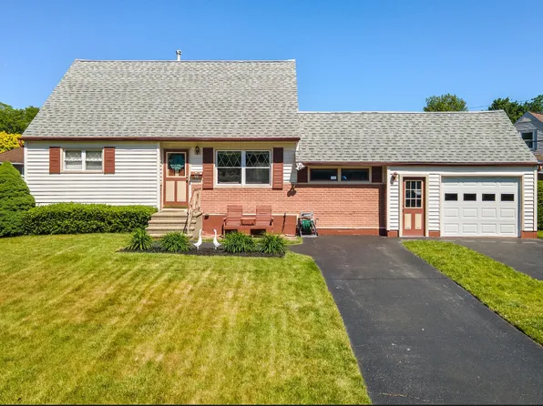 10 Tanglewood Rd, Albany, NY 12205
