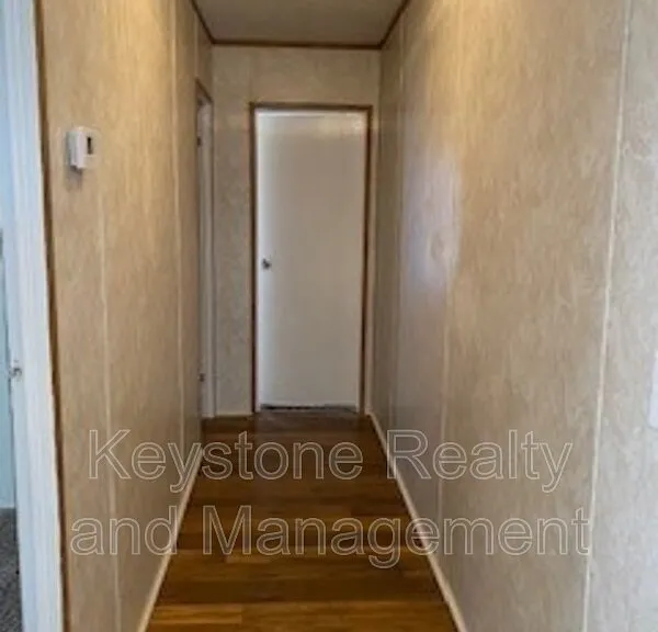 726 Trevor Ln — Photo 4