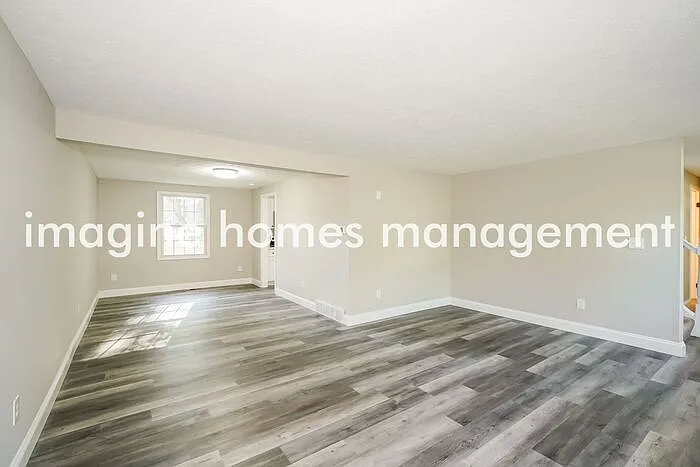 705 Fairfax Dr — Photo 2