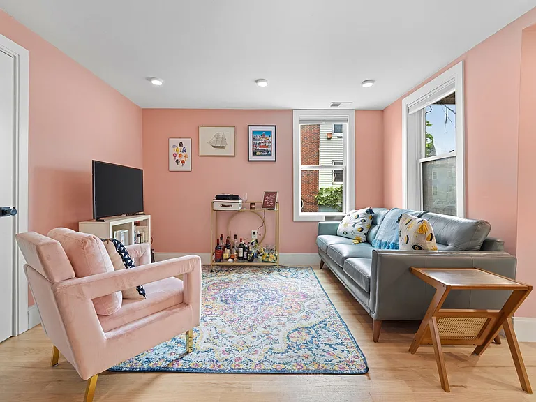 92 Chelsea St #2 — Photo 3