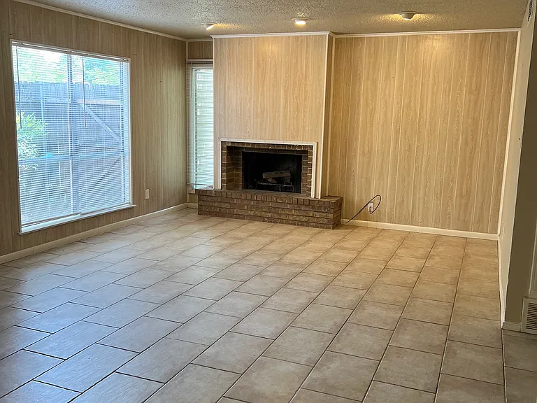 2234 Irwin St — Photo 7