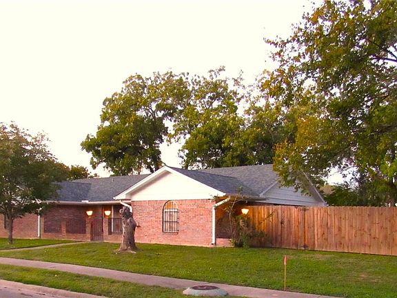 2nd image of 601 Odom Dr