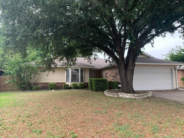 2621 Carrington Ln, Grand Prairie, TX 75052