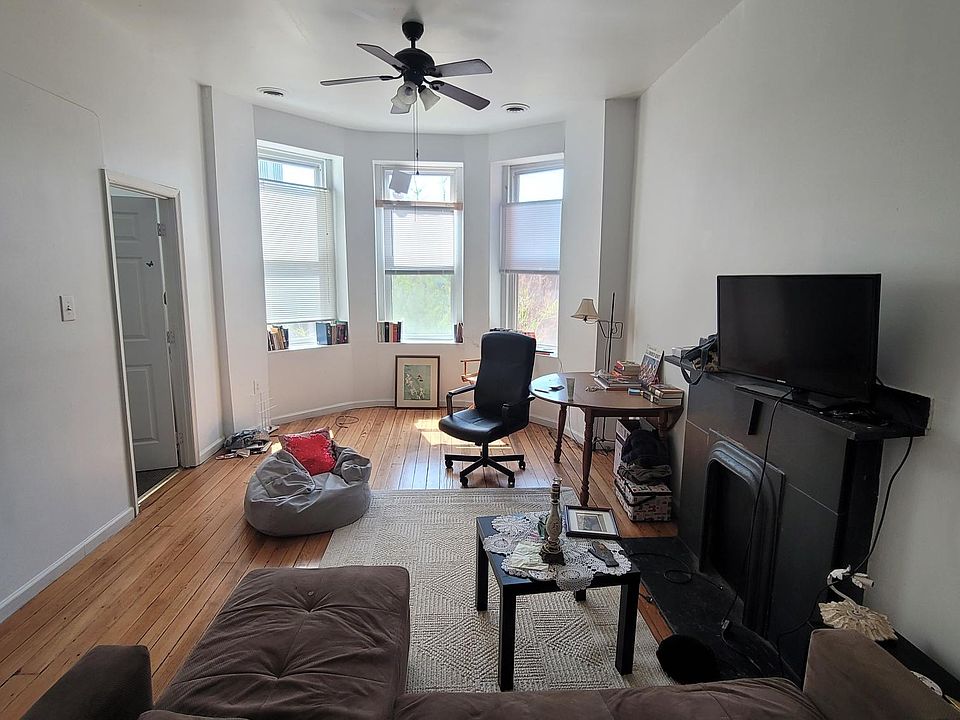 2nd image of 404 W Grace St APT 3