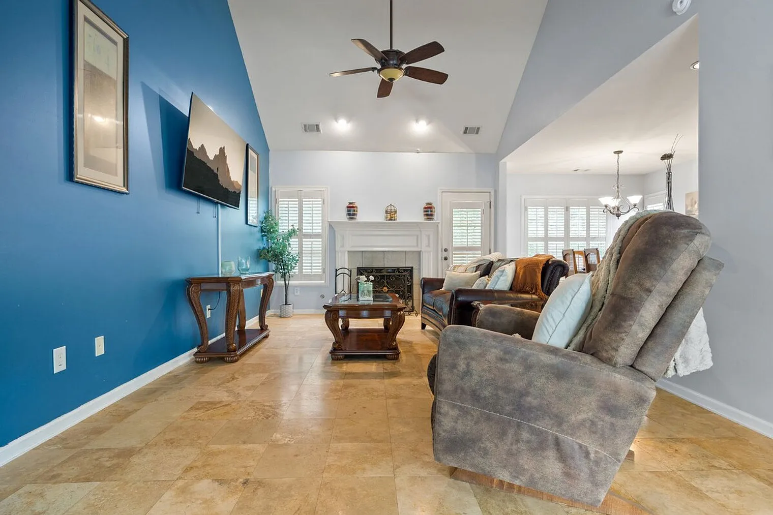 3 bed, 2.0 bath, $5,828 — Photo 3