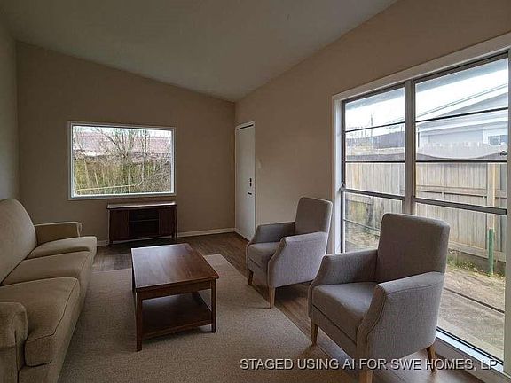 3rd image of 704 Grantham Rd