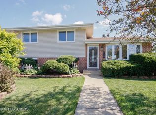 6509 Fireside Dr, Chicago Ridge, IL 60415