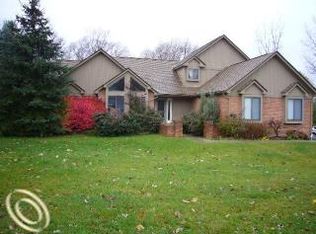 2026 Willow Leaf Dr, Rochester Hills, MI 48309