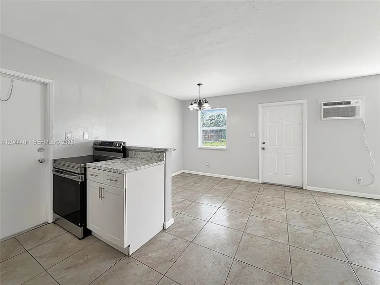 533 NW 15th Way — Photo 6