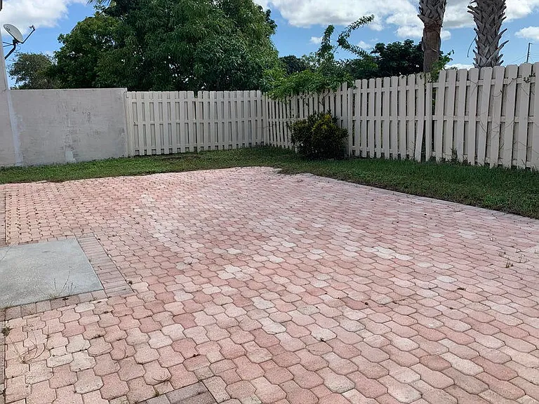 5900 Azalea Cir — Photo 4
