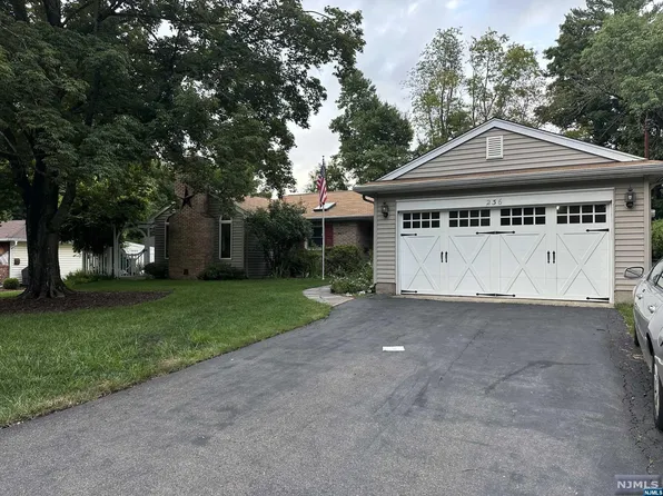 236 Eagle Dr, Emerson, NJ 07630