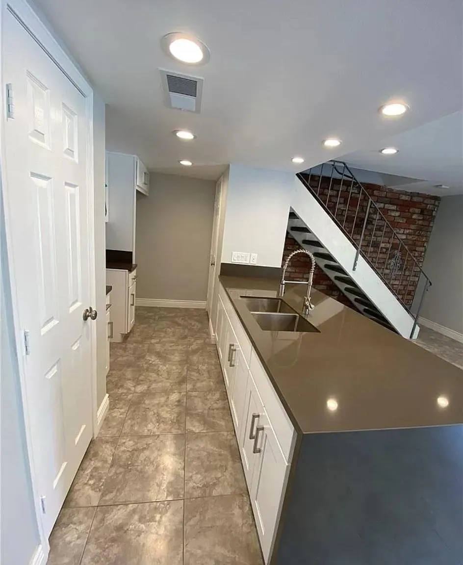 2 bed, 882 sqft, $1,780 — Photo 2