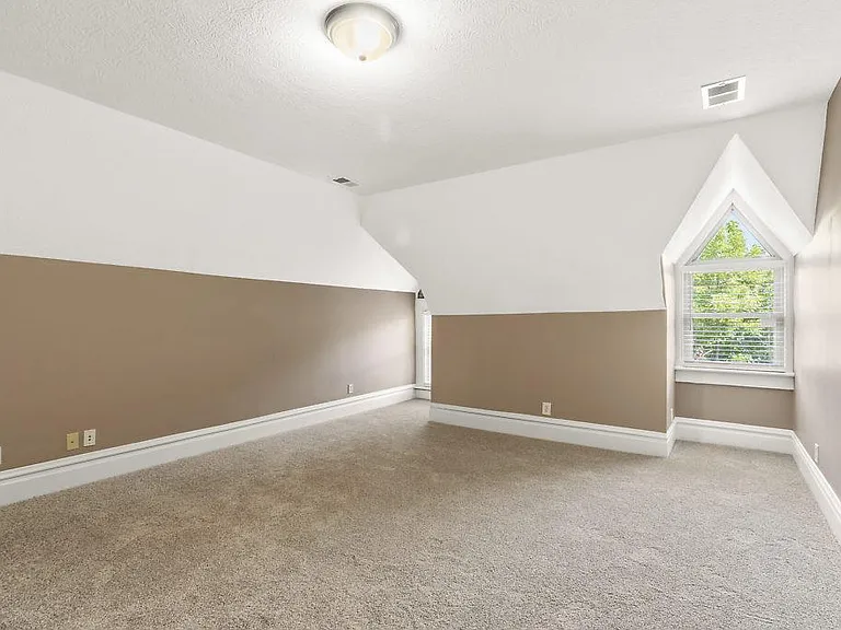 1131 Franklin Ave — Photo 17