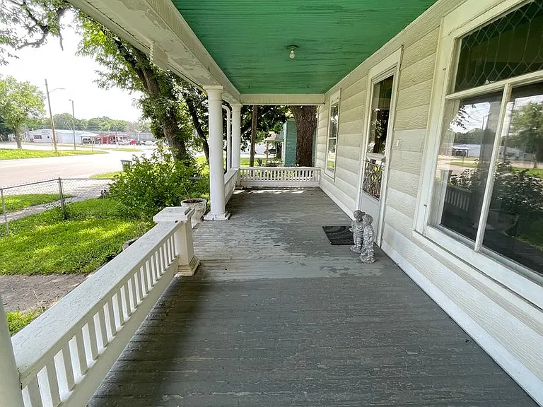 615 E 6th Ave — Photo 5