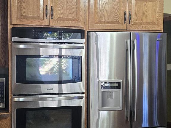 5th image of 905 2nd St NE