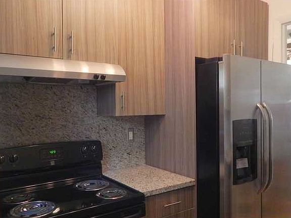 4th image of 10301 E Bay Harbor Dr APT 6