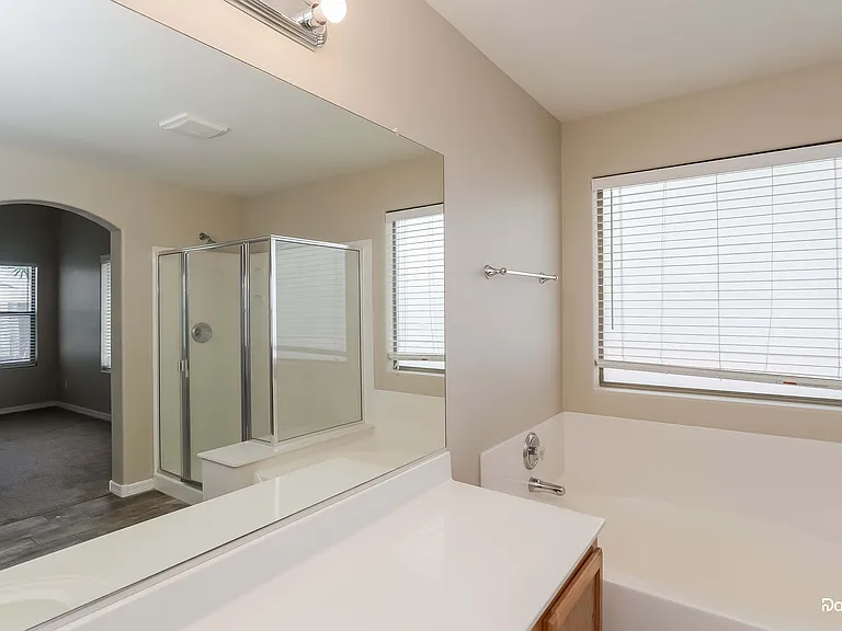 2033 W Green Tree Dr — Photo 7