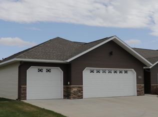 512 Legacy Ln, Valley City, ND 58072