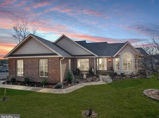 1612 Regal Dr, Sykesville, MD 21784