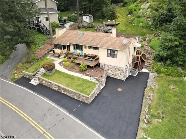 95 E Shawnee Trl, Jefferson Twp., NJ 07885