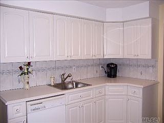 2nd image of 8 Montrose Ln