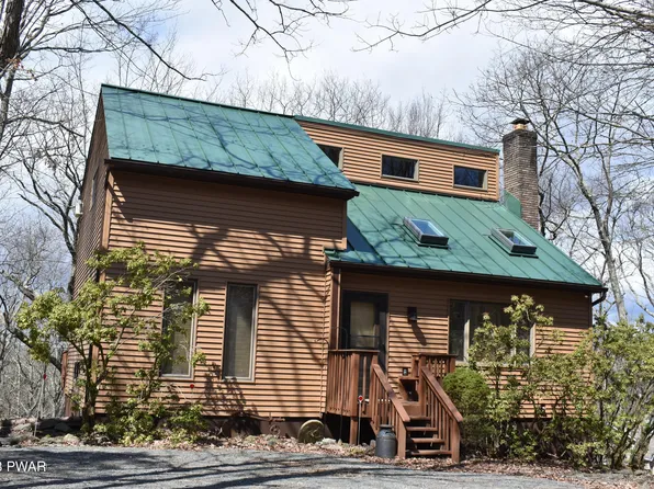 200 Stirrup Ln, Lords Valley, PA 18428