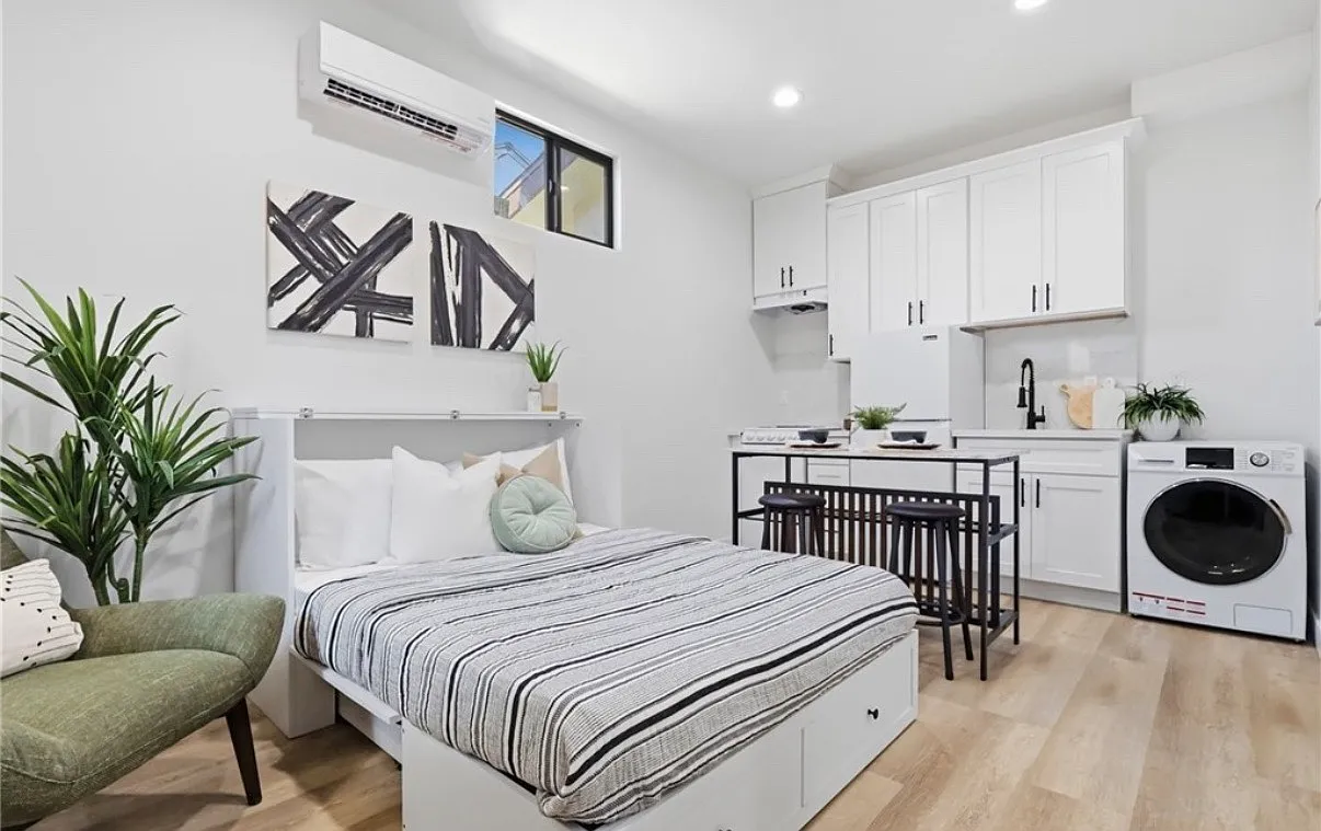 Studio, 280 sqft, $1,750 — Photo 4