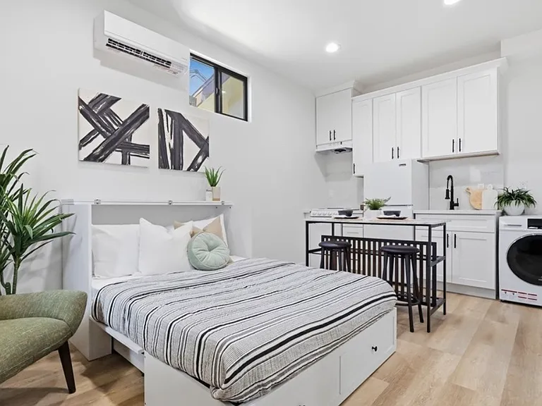 4421 Phelan Ave #B — Photo 4