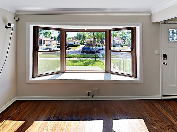 4th image of 8822 S Fairfield Ave