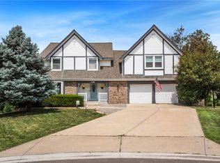 1106 E Sleepy Hollow Dr, Olathe, KS 66062