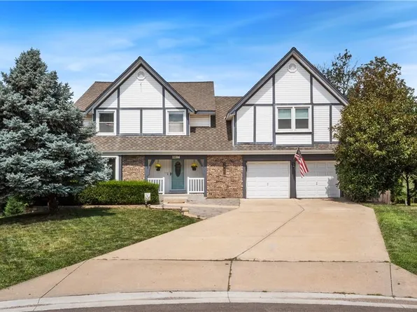 1106 E Sleepy Hollow Dr, Olathe, KS 66062