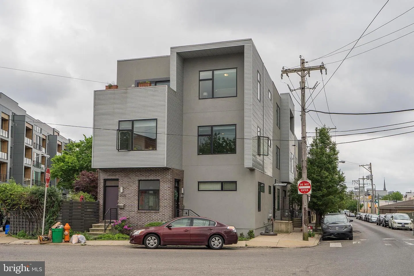 2 bed, 2.5 bath, 1365 sqft, $2,400 — Photo 2