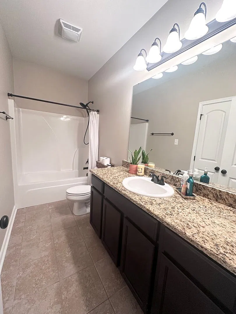 Victoria Meadows Home! — Photo 4