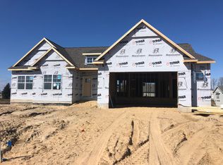9561 Fields Dr, Zeeland, MI