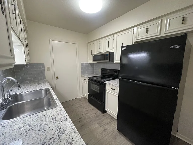 10101 Carlsbad Dr — Photo 4