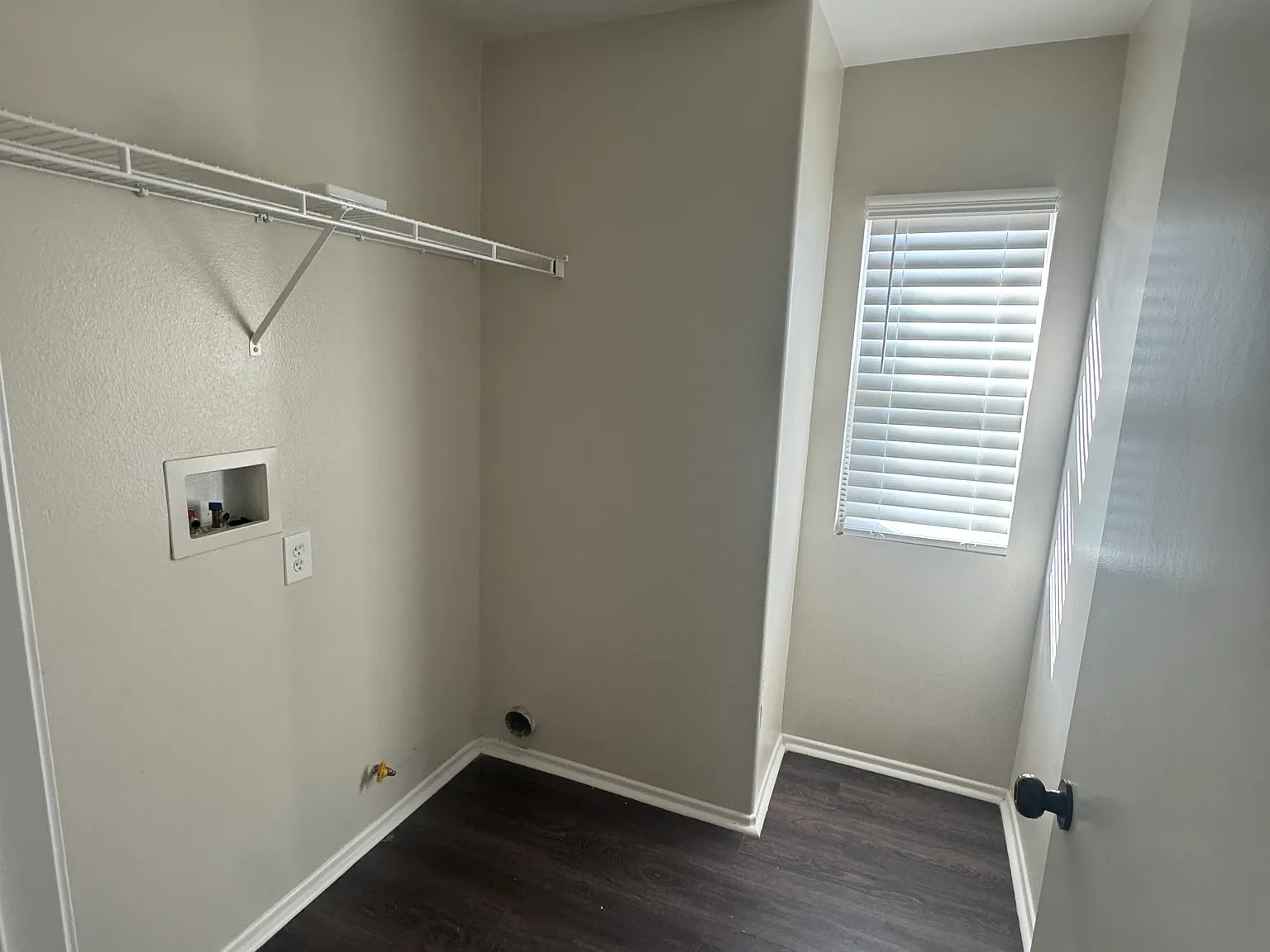 5 bed, 2348 sqft, $2,900 — Photo 3