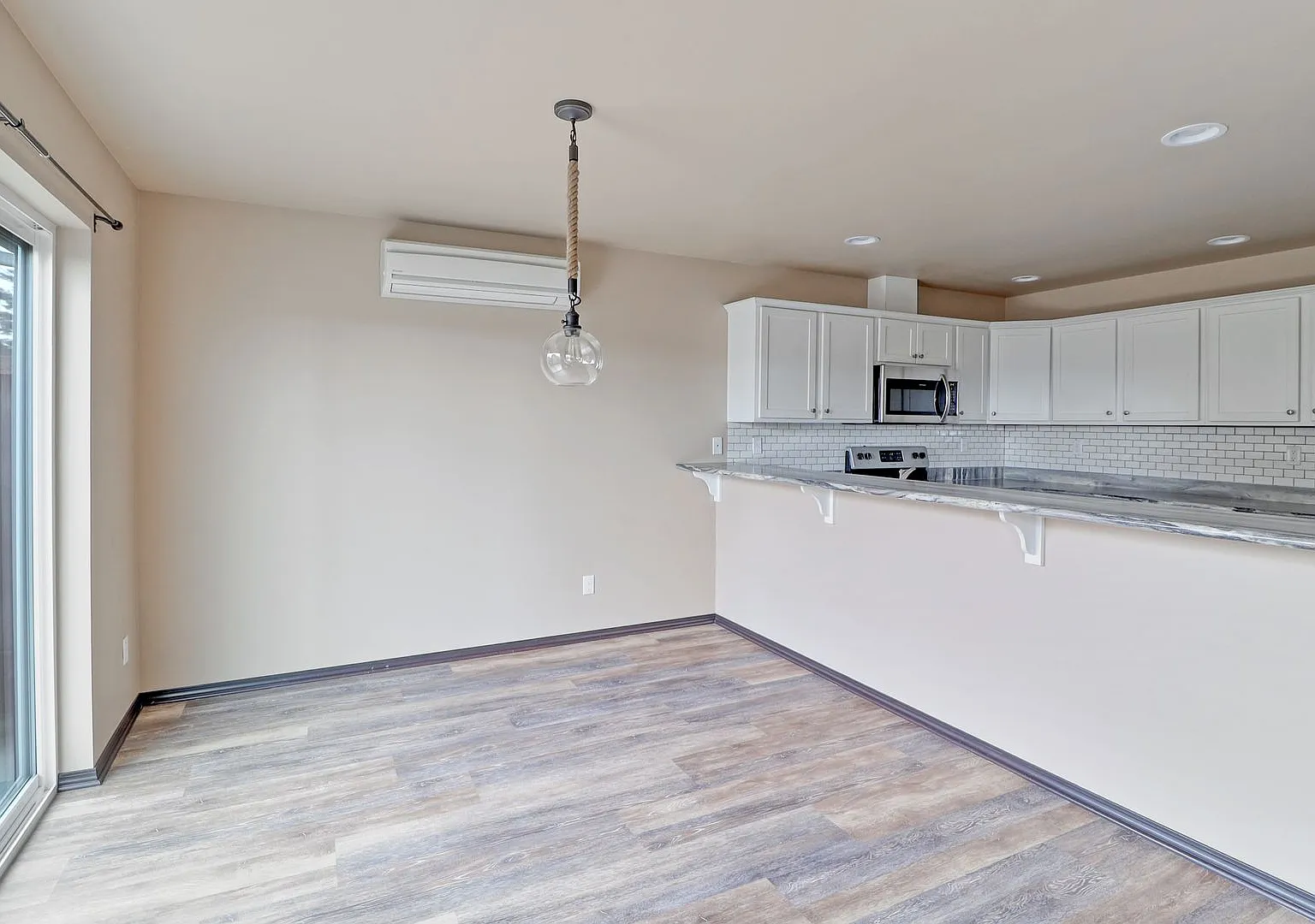 3 Bed 2.5 Bath Townhome - A/C - Pet Friendly - NAS Whidbey — Photo 3