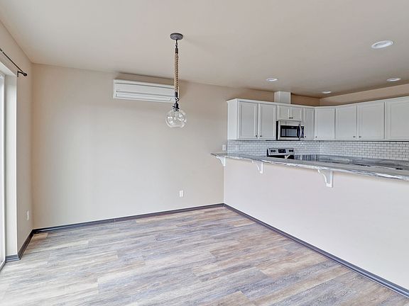 3rd image of 45 NE Melrose Dr