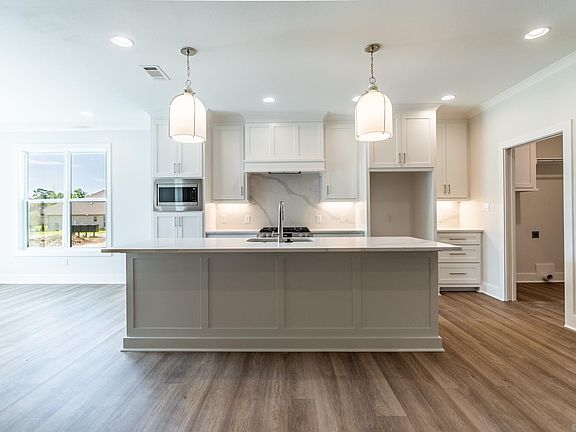 4th image of 5 Woodlands Park Ln