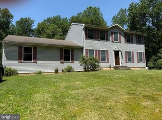 9155 N Loop Rd, Slatington, PA 18080