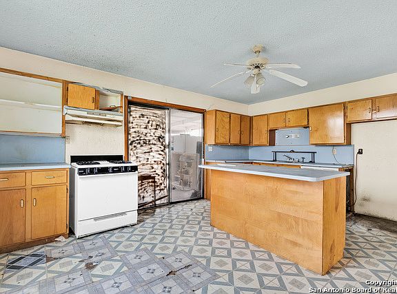 4th image of 334 Hortencia Ave