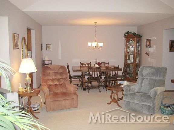 5th image of 11439 Birch Ct