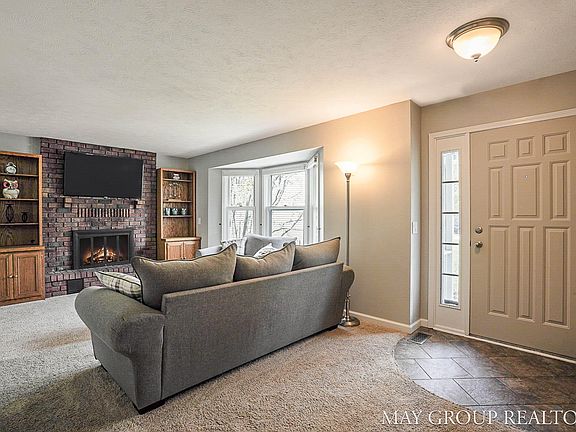 4th image of 2219 Bradford Ct NE