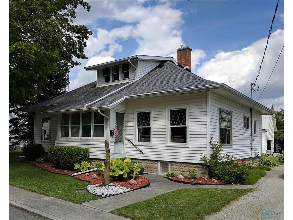 175 N Center photo 1