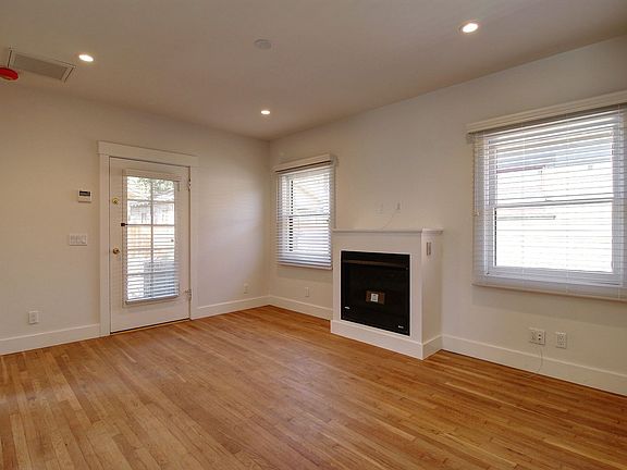 2nd image of 617 De La Vina St #D