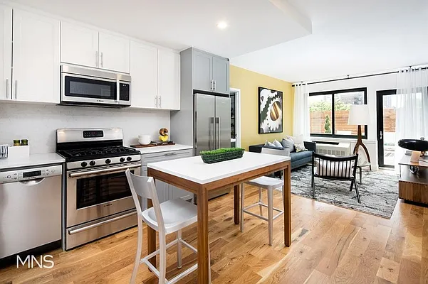 Rented by MNS Marketing | media 2