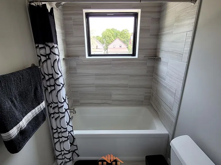 Brownstone Condominiums — Photo 43