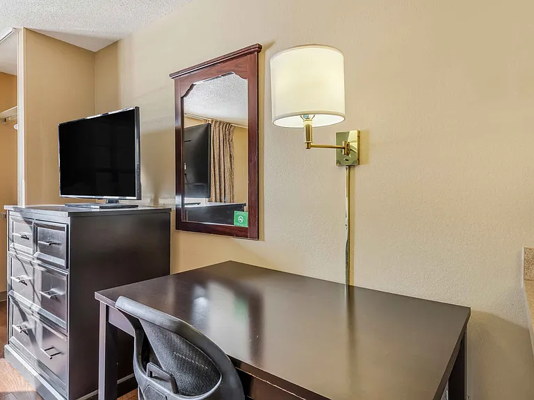 Studio Suite - 1 Queen Bed